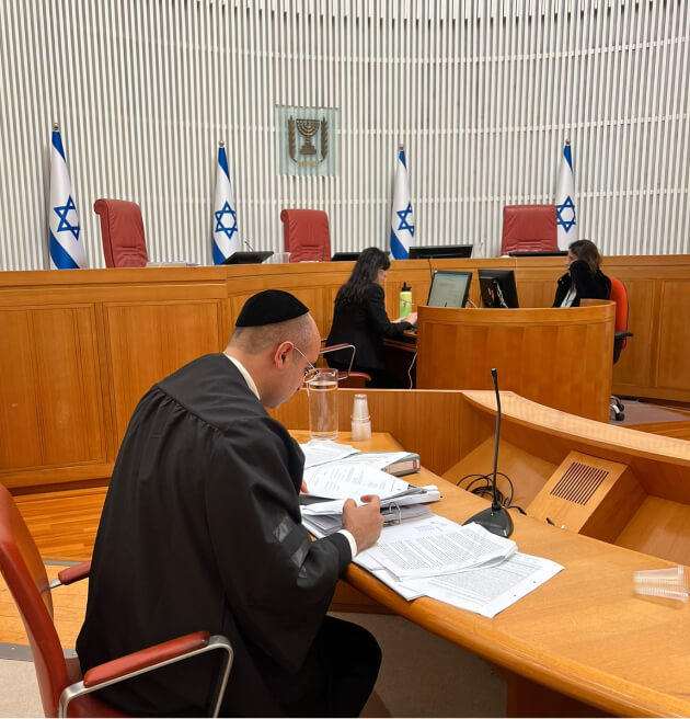 עורך דין ערן לוי אגמי בטיעון בבית המשפט העליון - ערעורים וליטיגציה